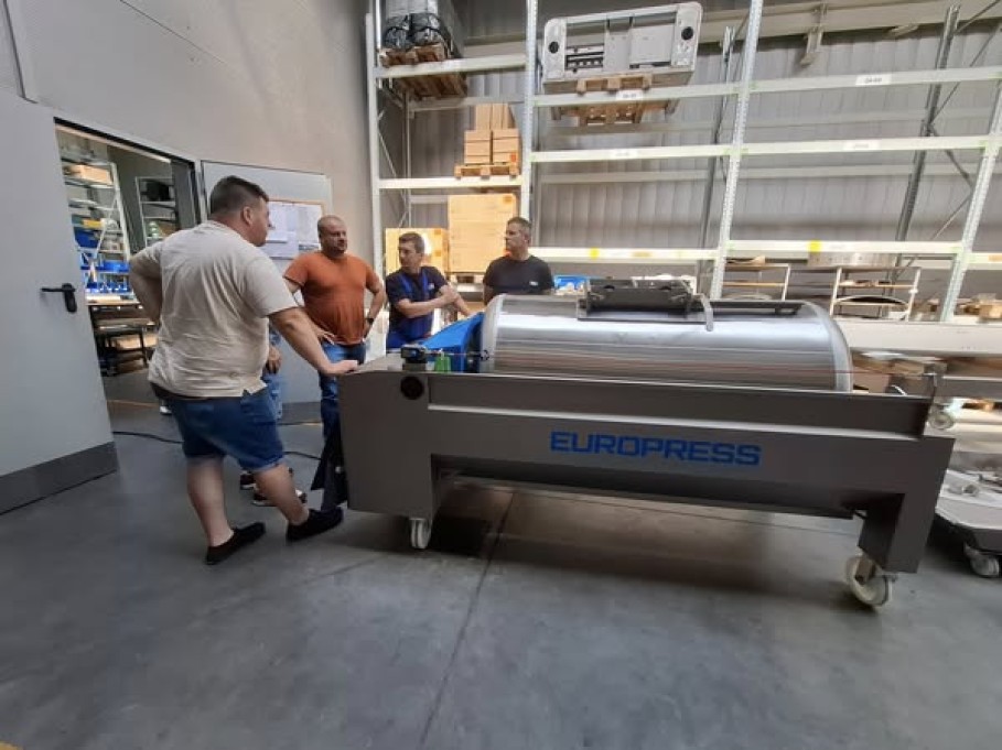 Odbiór prasy przez Właścicieli Winnicy Rubinowa Odbiór prasy przez Właścicieli Winnicy Rubinowa