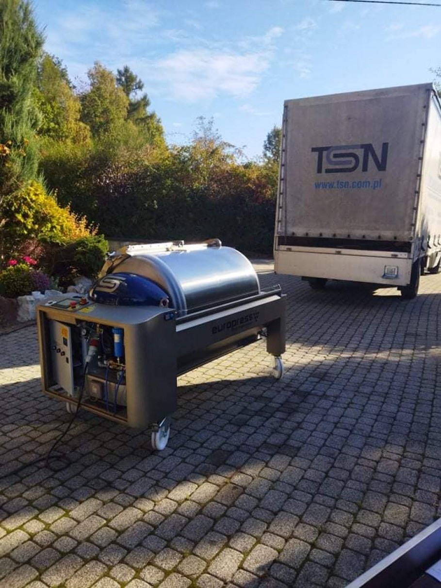 Ostatnia prasa w tym roku dostarczona do klienta Ostatnia prasa w tym roku dostarczona do klienta