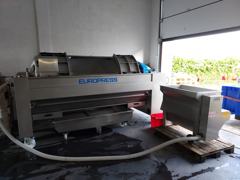 Sezon rozpoczęty!!! Uruchomienie prasy europress w winnicy Witaj Słońce Sezon rozpoczęty!!! Uruchomienie prasy europress w winnicy Witaj Słońce