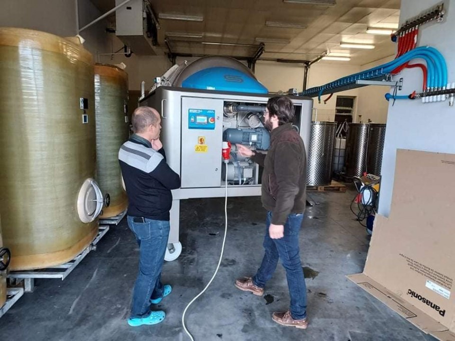 Dostawa i szkolenie z obsługi prasy w Winnice Pradoliny Dostawa i szkolenie z obsługi prasy w Winnice Pradoliny