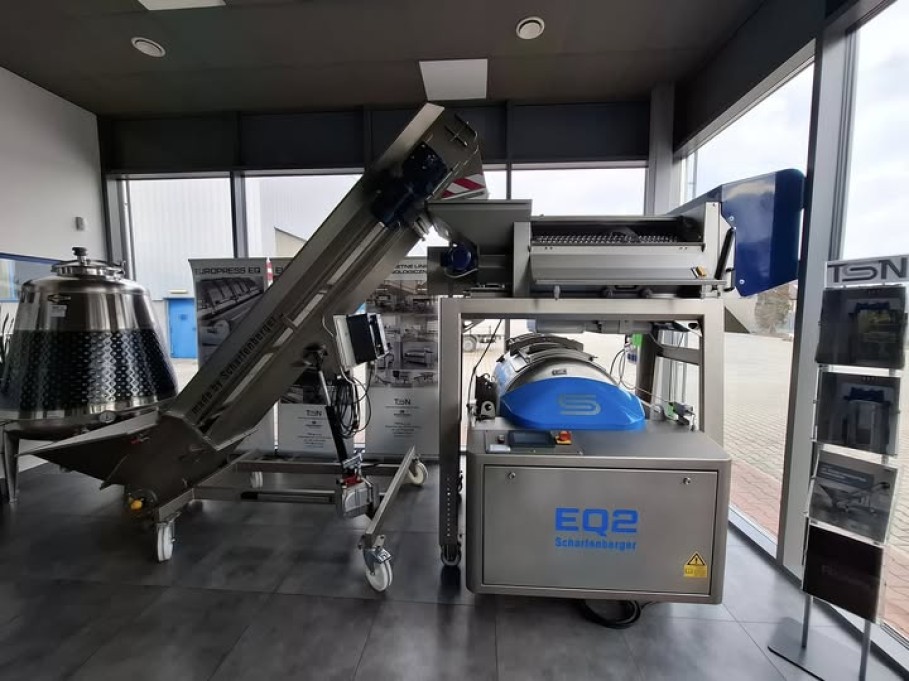 Przedstawiamy Wam naszą najmniejszą linie do przetwórstwa winogron Przedstawiamy Wam naszą najmniejszą linie do przetwórstwa winogron